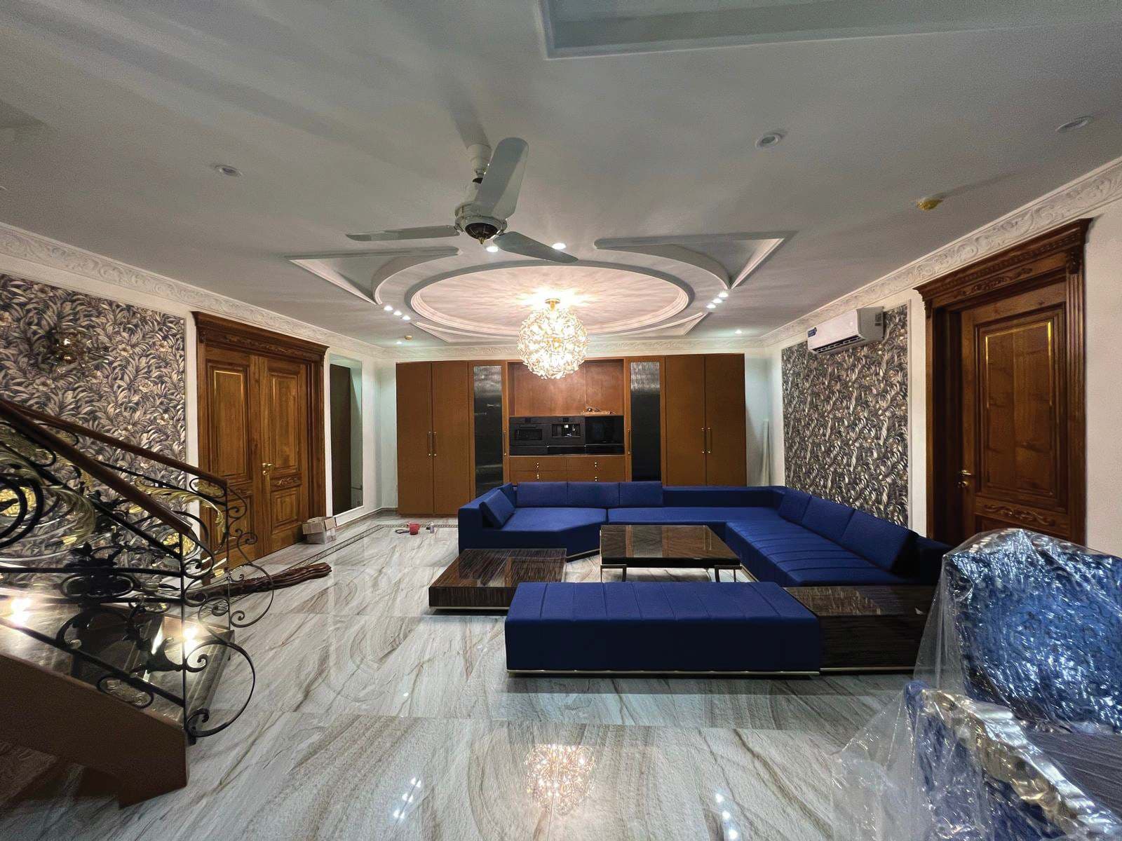 Interior Lounge — image 2