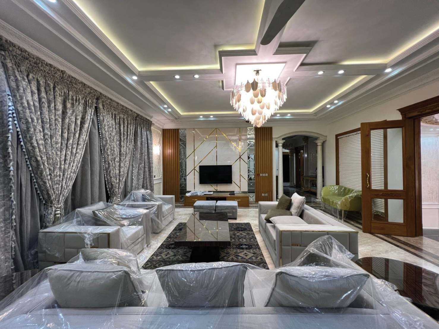 Interior Lounge — image 3